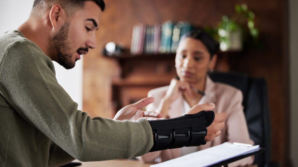 When to Hire a Personal Injury Lawyer